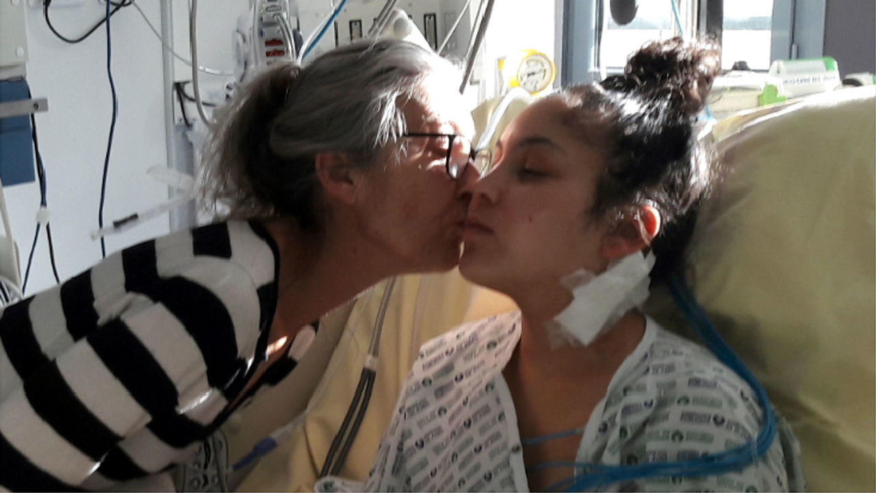 Film Mere Qui Rend Malade Sa Fille Elora, le syndrome du courage / Nos films / TGA Production